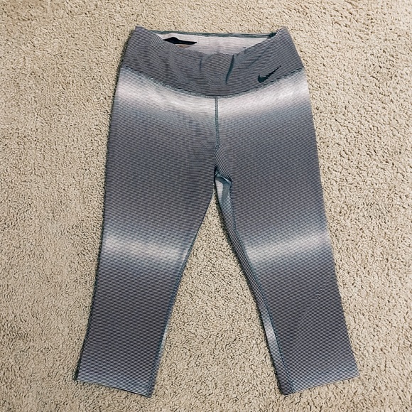 Nike Striped Cropped Leggings - M - Picture 1 of 4
